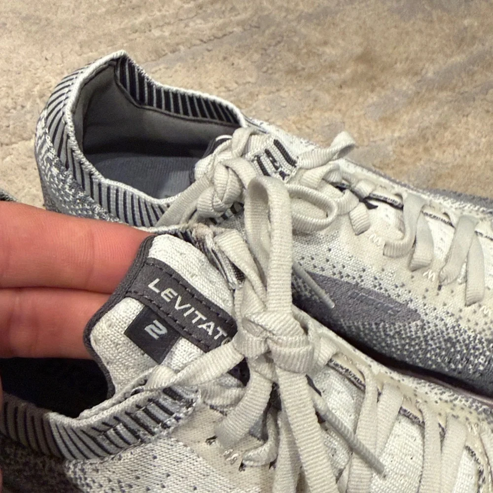 Brooks Levitate 2 Women's Running Shoes Size 9.5 B (Medium) Gray and pink EUC - Picture 5 of 9